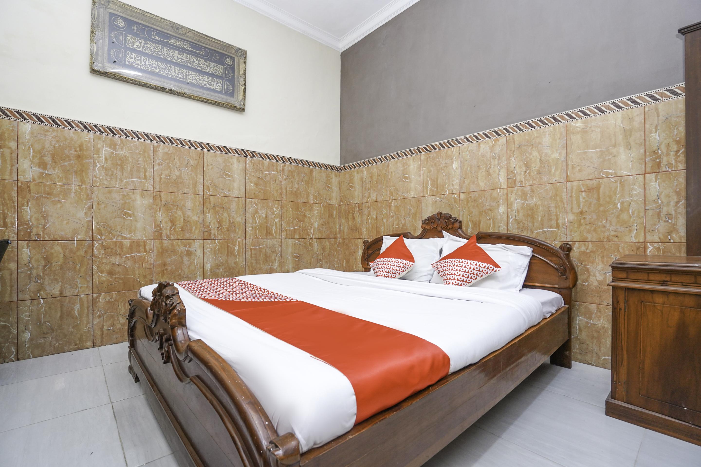 Oyo 2715 Hotel Madinah Syariah Pamekasan Exteriér fotografie