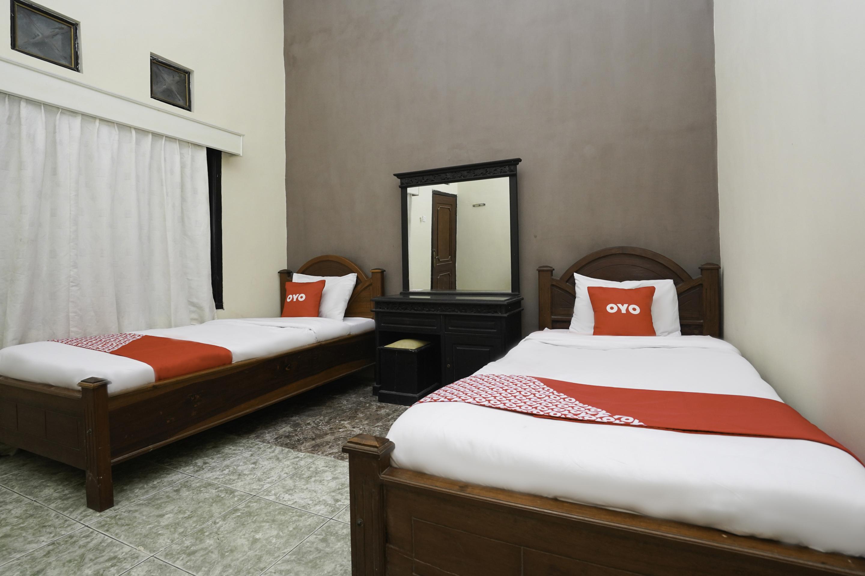 Oyo 2715 Hotel Madinah Syariah Pamekasan Exteriér fotografie