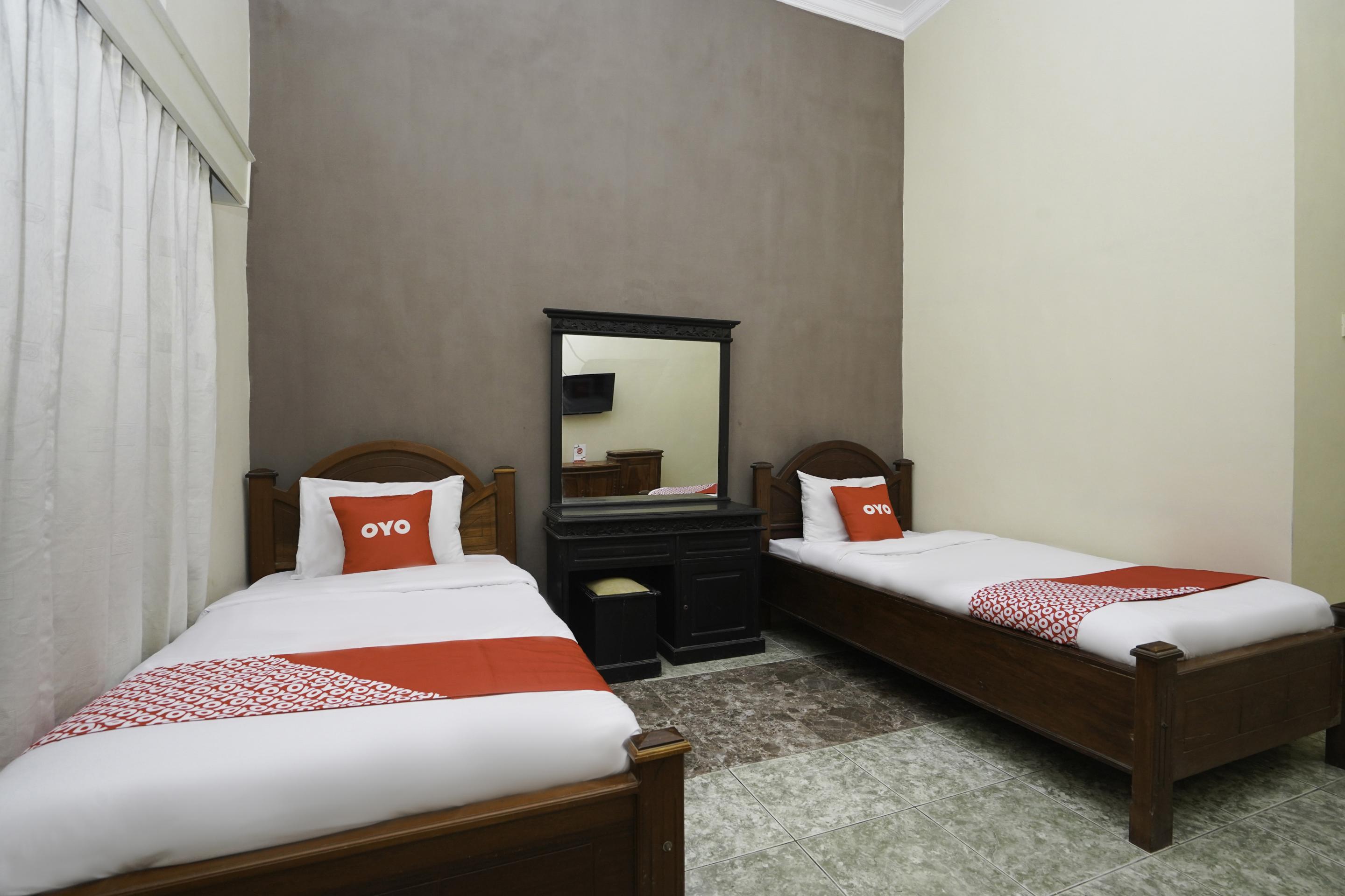 Oyo 2715 Hotel Madinah Syariah Pamekasan Exteriér fotografie