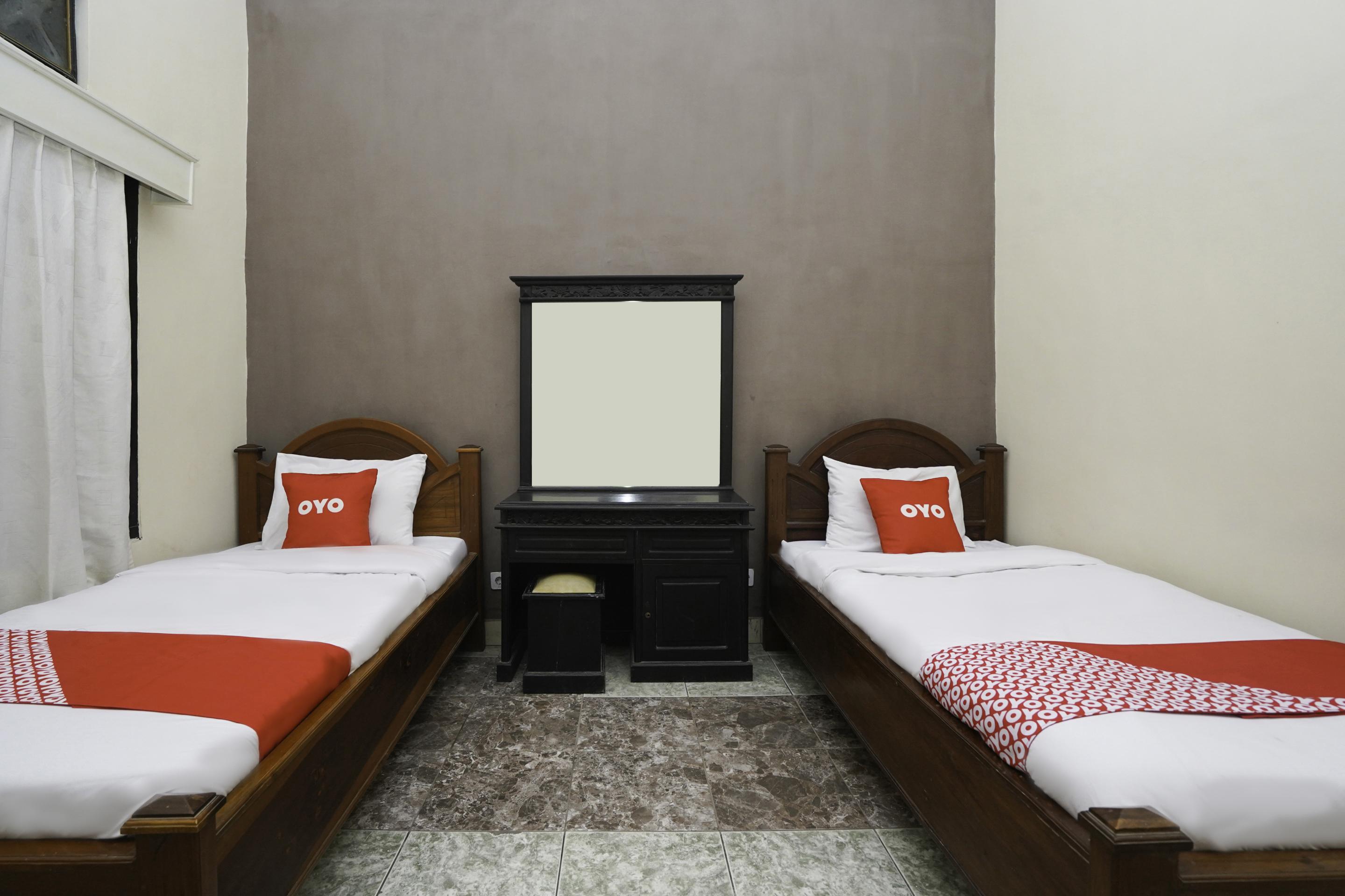 Oyo 2715 Hotel Madinah Syariah Pamekasan Exteriér fotografie
