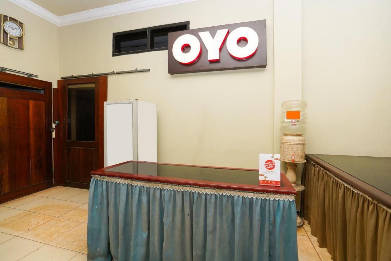 Oyo 2715 Hotel Madinah Syariah Pamekasan Exteriér fotografie