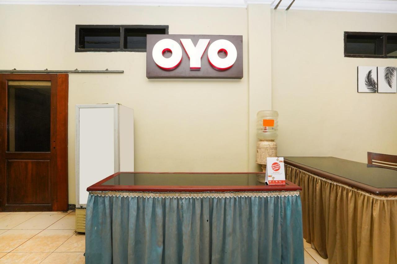 Oyo 2715 Hotel Madinah Syariah Pamekasan Exteriér fotografie