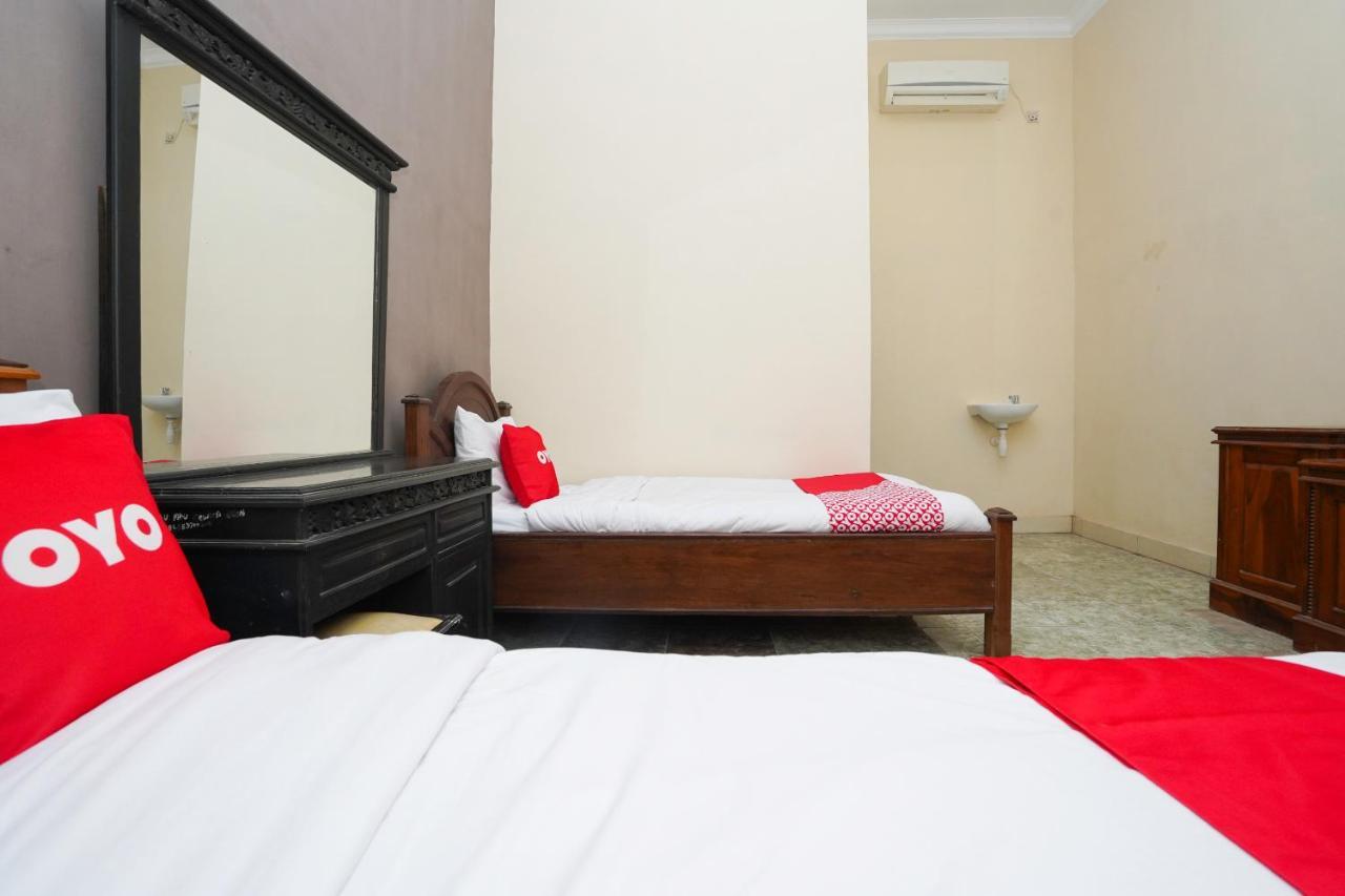 Oyo 2715 Hotel Madinah Syariah Pamekasan Exteriér fotografie